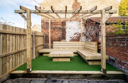 Barton-upon-Humber House | Quaint listed home in Barton