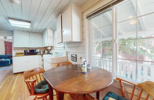 Quincy House | Quaint Quincy Cottage