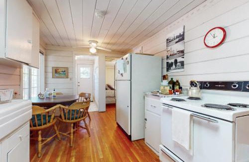 Quincy House | Quaint Quincy Cottage