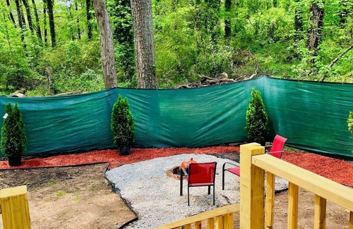 Clarkdale Cabin | Quaint & Spacious Tiny House: Gorgeous Decor, Near ATL Airport, Midtown & Sports