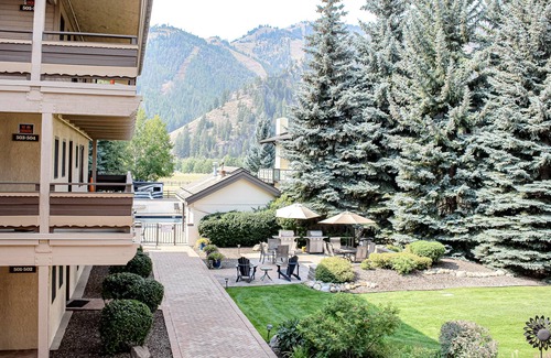 Ketchum Apartment | Quaint Studio w/WiFi, Shared Pool &Hot Tub, Balcony - Walk to Slopes & Downtown!