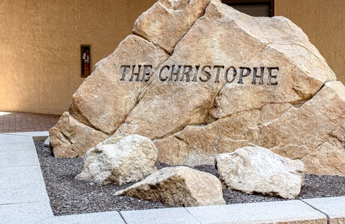Ketchum Apartment | Quaint Studio w/WiFi, Shared Pool &Hot Tub, Balcony - Walk to Slopes & Downtown!