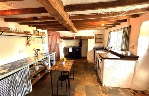 Cuddesdon Cottage | Quaint, tranquil village cottage set back from road in Long Crendon near Thame