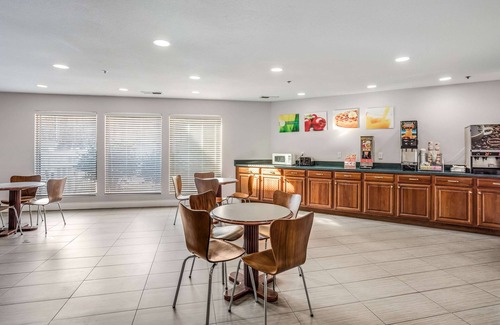 Calvert City Hotel | Quality Inn Calvert City - Paducah East