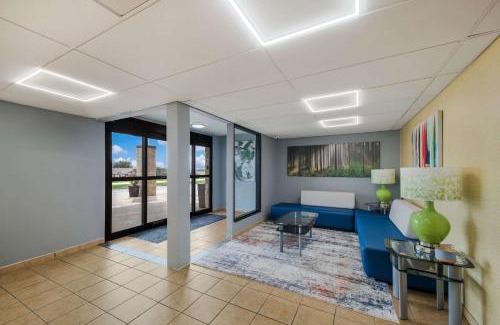 Denton Hotel | Quality Inn - Denton