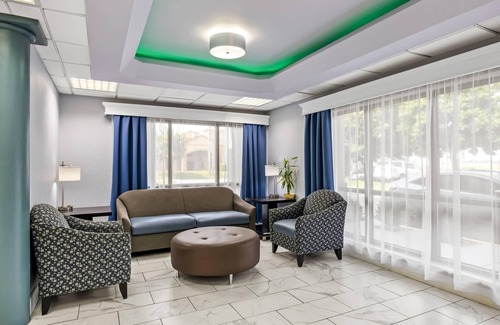 Oak Grove Hotel | Quality Inn Fort Campbell