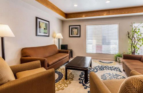 Raisin Hotel | Quality Inn Fresno Near University