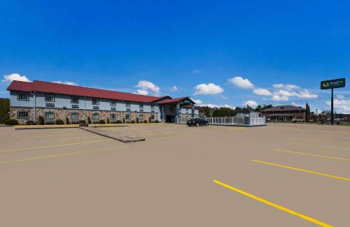 Rochdale Hotel | Quality Inn JFK Airport Rockaway Blvd