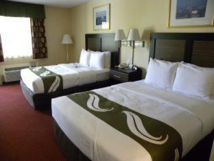 Groveton Hotel | Quality Inn Mount Vernon