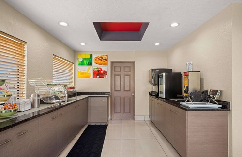 Sarasota Hotel | Quality Inn - Near Serenoa Golf Club