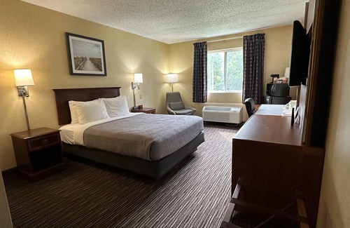 Leisure Village West-Pine Lake Park Hotel | Quality Inn near Toms River Corporate Park