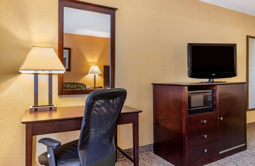 Russellville Hotel | Quality Inn Russellville I-40