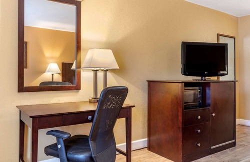 Russellville Hotel | Quality Inn Russellville I-40