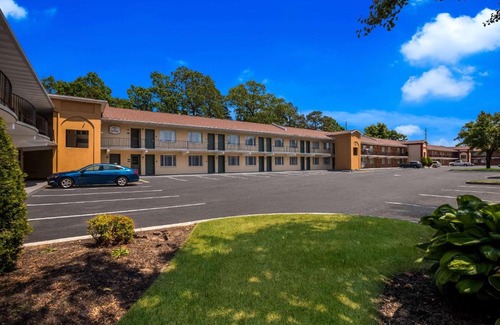Millville Hotel | Quality Inn & Suites Millville