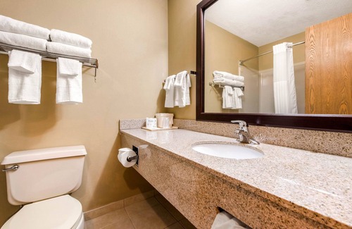 New Castle Hotel | Quality Inn & Suites New Castle