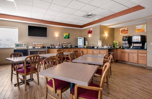 New Castle Hotel | Quality Inn & Suites New Castle