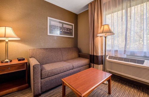 New Castle Hotel | Quality Inn & Suites New Castle