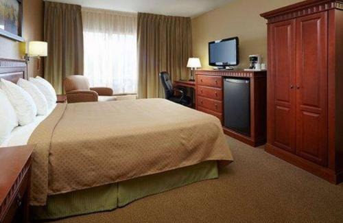 Dorval Hotel | Quality Inn & Suites PE Trudeau Airport