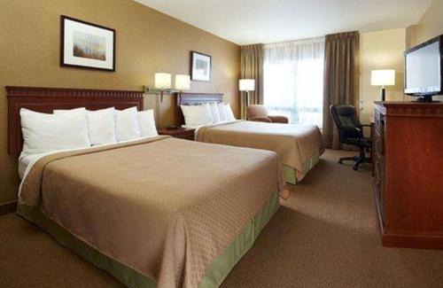 Dorval Hotel | Quality Inn & Suites PE Trudeau Airport