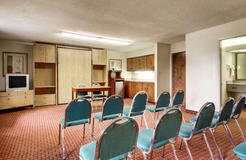 Clinton Hotel | Quality Inn & Suites