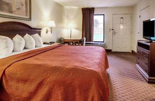Clinton Hotel | Quality Inn & Suites