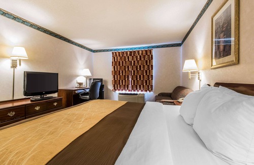 Haubstadt Hotel | Quality Inn & Suites