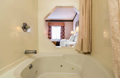 Haubstadt Hotel | Quality Inn & Suites