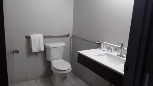 Bristol Hotel | Quality Inn