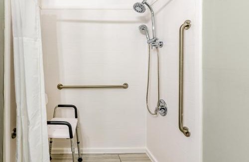 Bristol Hotel | Quality Inn