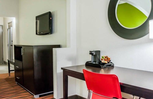 Biggar Hotel | Quality Suites Fort Myers I-75