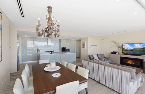 Avoca Beach Apartment | Quarterdeck 1 - Luxury Apartment Suits 2 Families