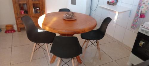 Alfenas House | Quarto Rustico em Alfenas