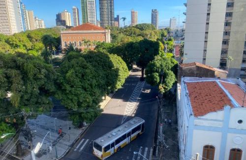 Nazare House | Quartos confortáveis em apartamento prox pç da República