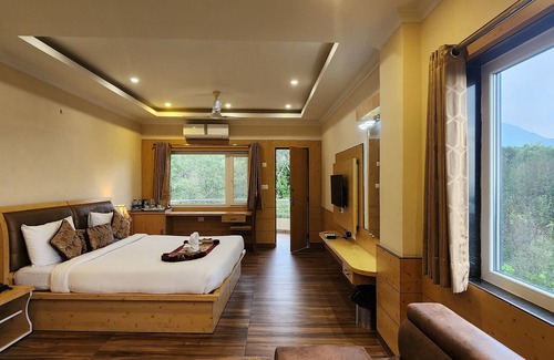 Sidhpur Hotel | Quartz Himalayan Brothers