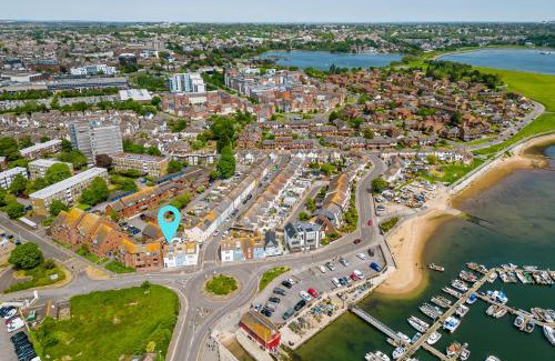 Poole House | Quay Cottage - Sea Views