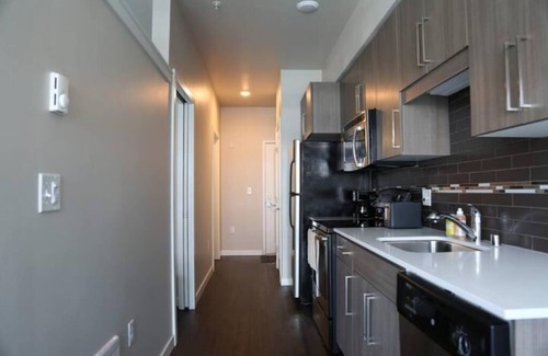 Lower Queen Anne Apartment | Queen Anne Retreat ★ 1 Block from CPA! ★ Free Parking!