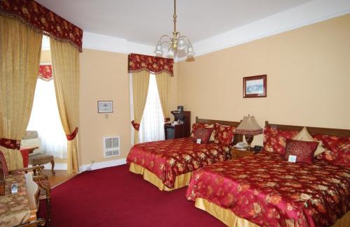Lower Pacific Heights Hotel | Queen Anne
