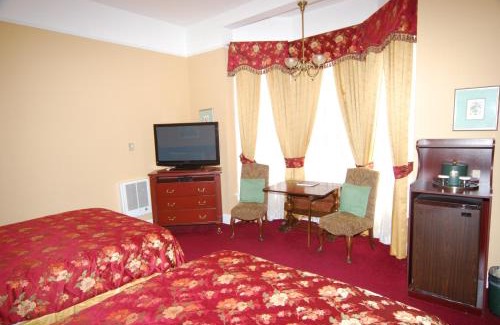 Lower Pacific Heights Hotel | Queen Anne