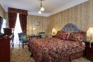 Lower Pacific Heights Hotel | Queen Anne