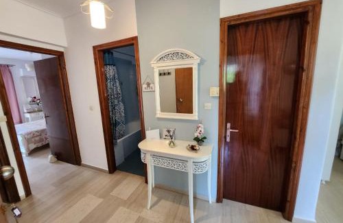 Antikyra Apartment | Queen Aspri apartment 3' min to the beach!