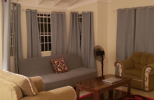 Falmouth House | Queen Beds, Free Fast Wi-Fi