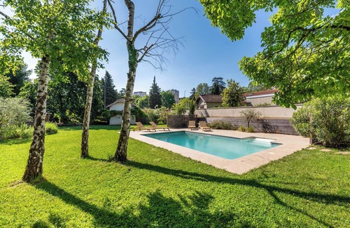 La Demi - Lune Villa | Queen - British garden residence with swimming pool