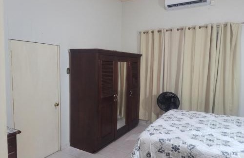 Havendale House | Queen Room in Kingston