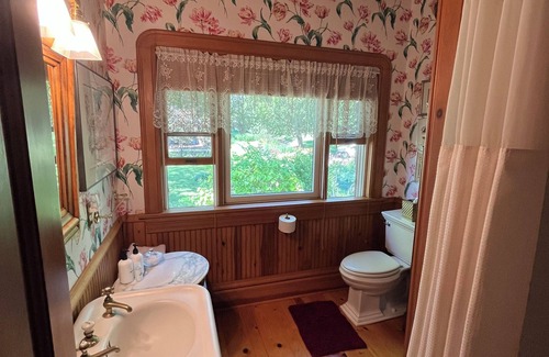 Bayfield Bed & Breakfast | Queen's View B&B- Bill's West, Lake Views, Sauna, Pool, Garden, Bayfield, WI