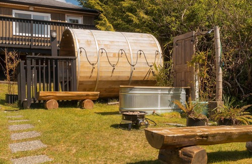 Ucluelet Cottage | Queen sleeper Studio suite in Ucluelet