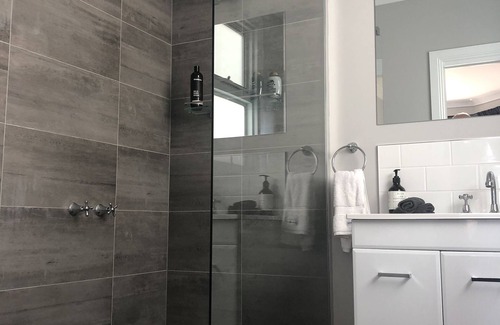 Stanley Bed & Breakfast | Queen suite with breakfast