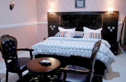 Port Harcourt Hotel | QUEENS GATE HOTEL