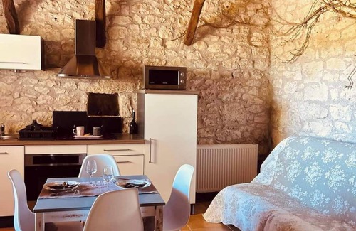 Fargues House | quercy stone guest rooms decorated with taste. Very nice view