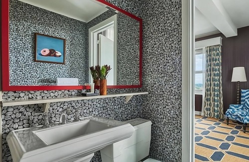 Downtown Hotel | Quick Drive to Roger Williams Park Zoo! Awesome Amenities, Pets Allowed!