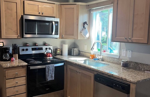 Moses Lake House | Quiet 1 bedroom Getaway close to Mardon Resort!